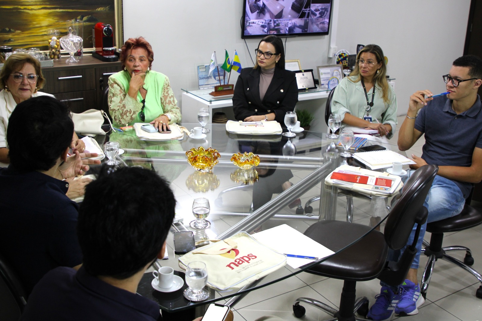 Encontro discutiu futuras parcerias voltadas ao desenvolvimento de ações sociais para a população.